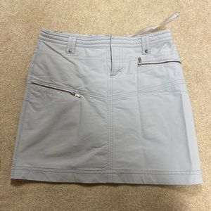 Athleta size 6 light grey skirt